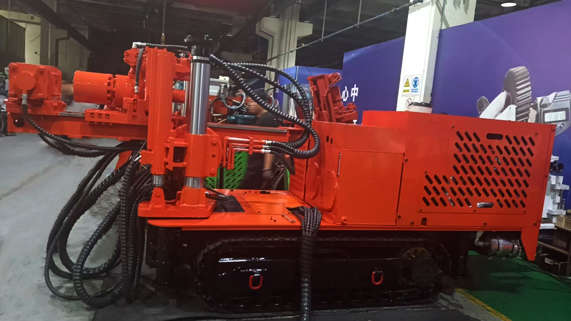 履帶式全液壓坑道鉆機為什么要選石家莊巨匠 履帶式全液壓坑道鉆機為什么要選石家莊巨匠
